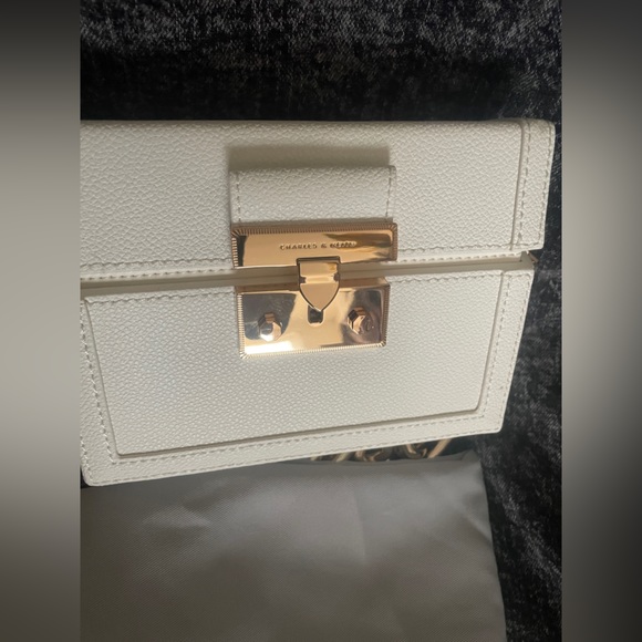 Charles and Keith chain strap boxy bag - Picture 2 of 3